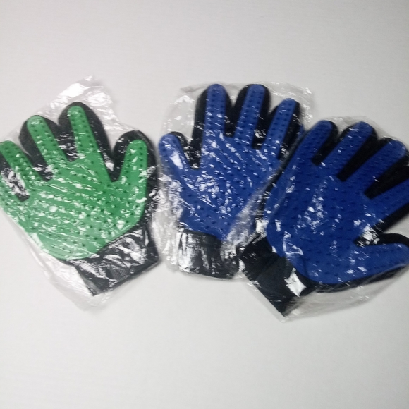 Other - NWOT Pet Grooming Gloves 3 Pack